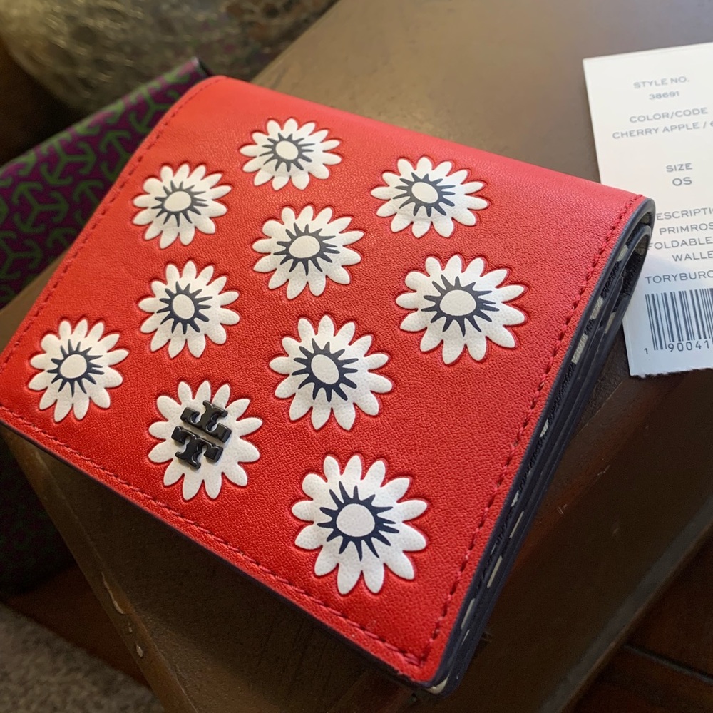 Authentic Tory Burch leather flowers snap wallet - Picture 2 of 8